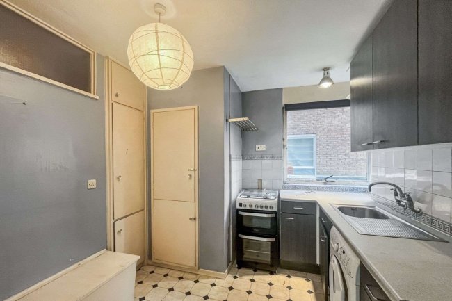 7 Marlowe Court, Lymer Avenue, Dulwich, London SE19 1LP 2