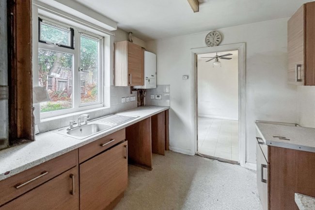 121 Halcot Avenue, Bexleyheath, DA6 7QA 10