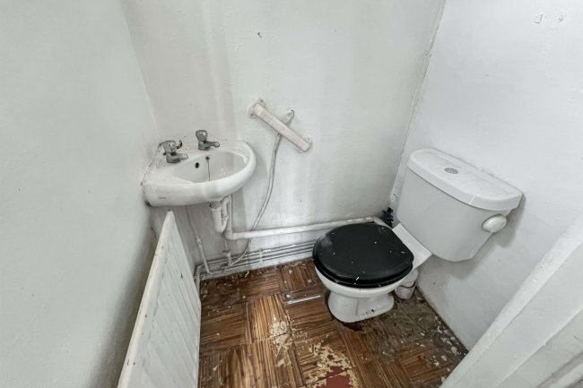 121 Halcot Avenue, Bexleyheath, DA6 7QA 10