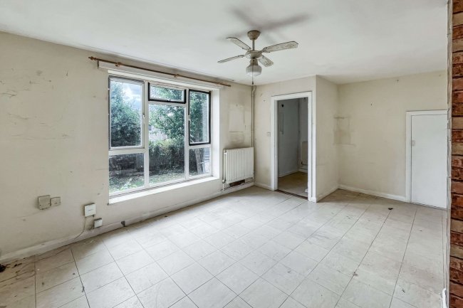 121 Halcot Avenue, Bexleyheath, DA6 7QA 10