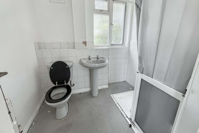 121 Halcot Avenue, Bexleyheath, DA6 7QA 10