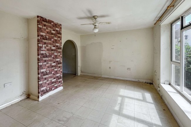 121 Halcot Avenue, Bexleyheath, DA6 7QA 10