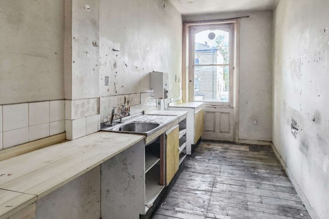 81b Edith Road, Hammersmith, London W14 0TJ 5