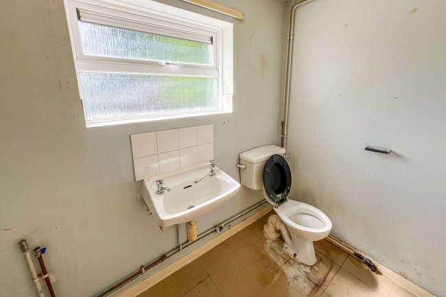 33 Hollow Way, Bradenstoke, Chippenham, Wiltshire, SN15 4EX 7