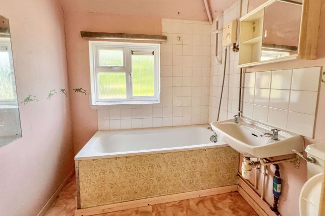 33 Hollow Way, Bradenstoke, Chippenham, Wiltshire, SN15 4EX 7