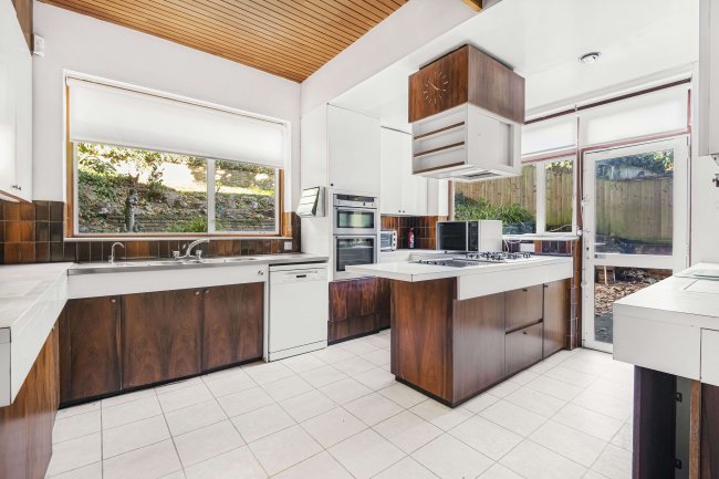 19 West Heath Gardens, Hampstead, London, NW3 7TR 3