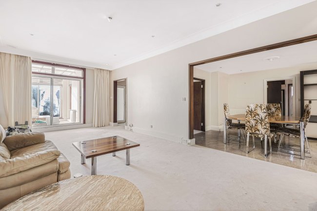 19 West Heath Gardens, Hampstead, London, NW3 7TR 3