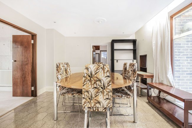 19 West Heath Gardens, Hampstead, London, NW3 7TR 3