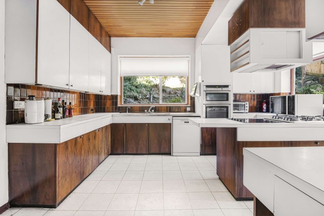 19 West Heath Gardens, Hampstead, London, NW3 7TR 3