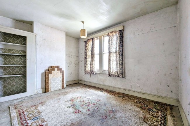 5 Maple Avenue, Gillingham, Kent, ME7 2NT 8