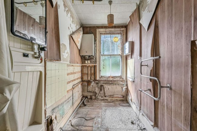 5 Maple Avenue, Gillingham, Kent, ME7 2NT 8