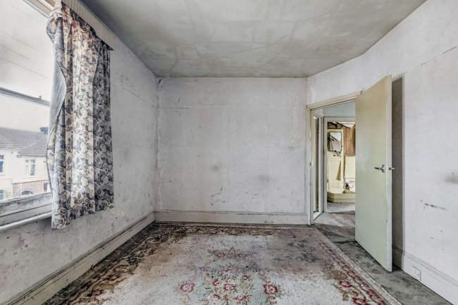 5 Maple Avenue, Gillingham, Kent, ME7 2NT 8