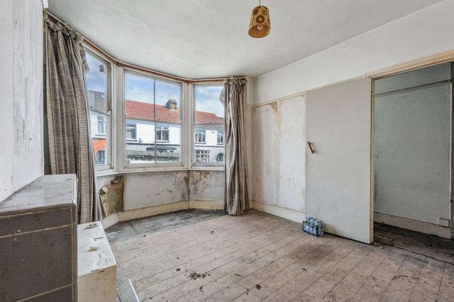 5 Maple Avenue, Gillingham, Kent, ME7 2NT 8