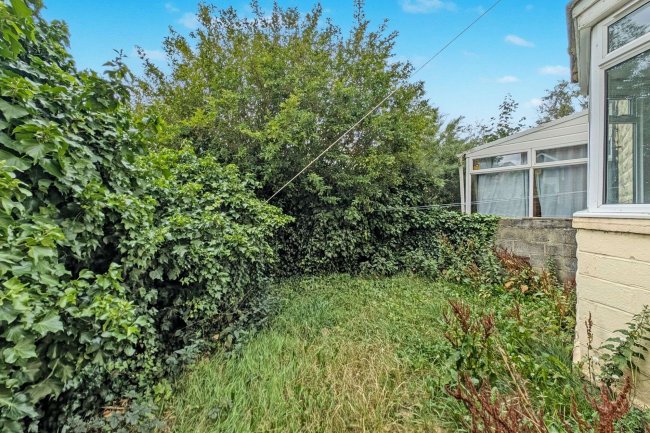 17 The Oval, Newcastle Upon Tyne, NE6 3LH 4