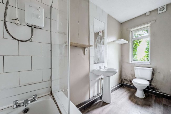 17 The Oval, Newcastle Upon Tyne, NE6 3LH 4