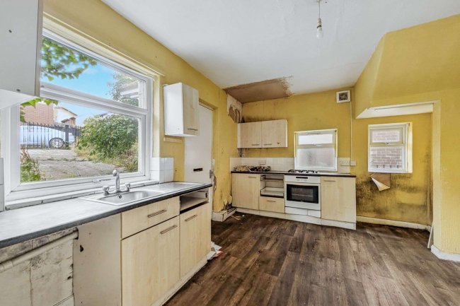 17 The Oval, Newcastle Upon Tyne, NE6 3LH 4