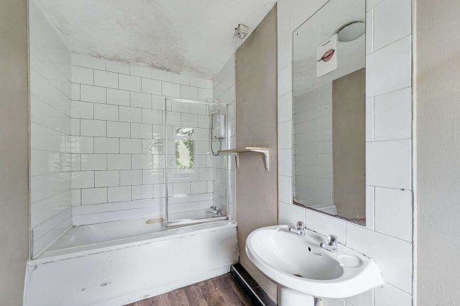 17 The Oval, Newcastle Upon Tyne, NE6 3LH 4