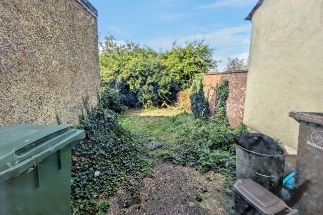 8 Wales Avenue, Carshalton, SM5 3QN 4