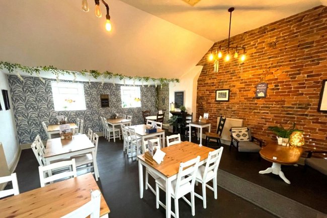 19 Market Place, Kirkbymoorside, North Yorkshire YO62 6AA 9