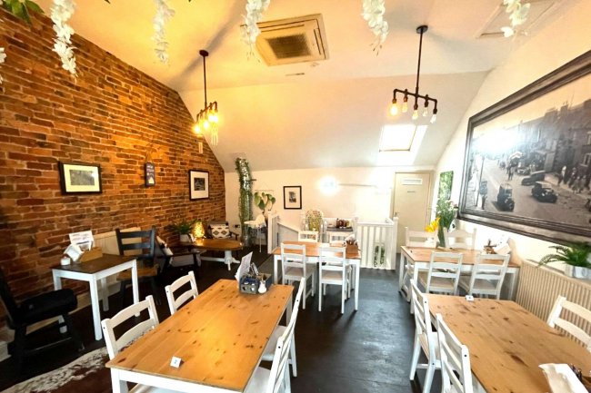 19 Market Place, Kirkbymoorside, North Yorkshire YO62 6AA 9