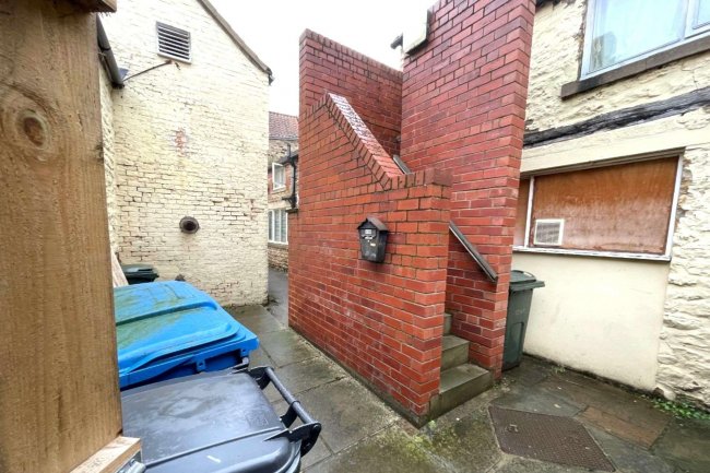 19 Market Place, Kirkbymoorside, North Yorkshire YO62 6AA 9