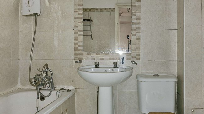 40 Scottwell Drive, Hendon, London, NW9 6QB 3