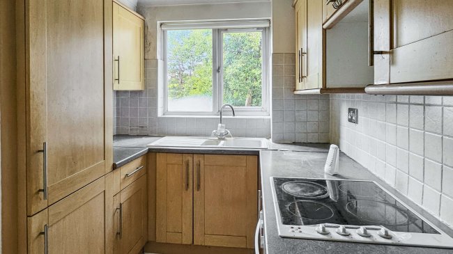 40 Scottwell Drive, Hendon, London, NW9 6QB 3