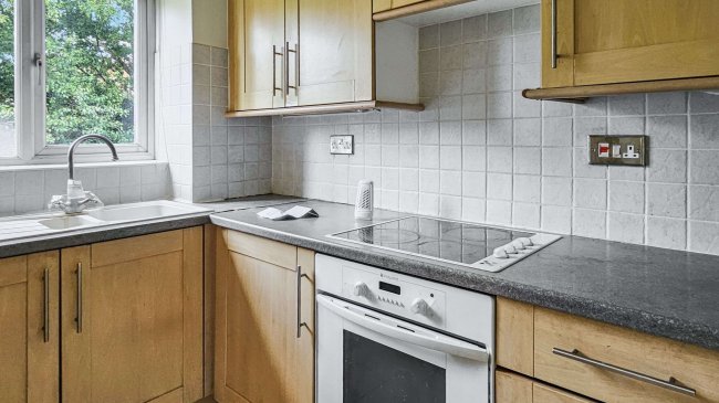 40 Scottwell Drive, Hendon, London, NW9 6QB 3