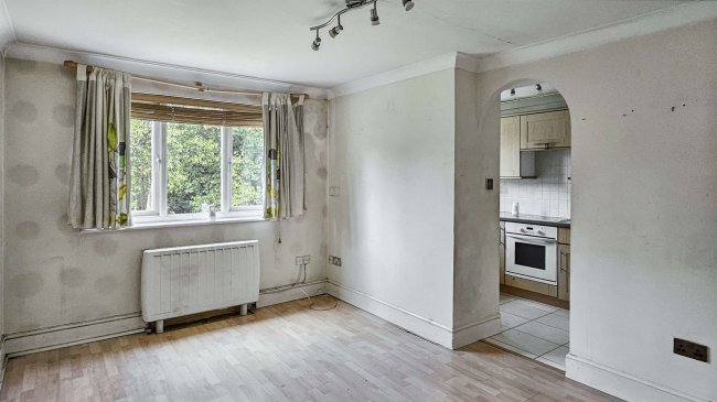 40 Scottwell Drive, Hendon, London, NW9 6QB 3