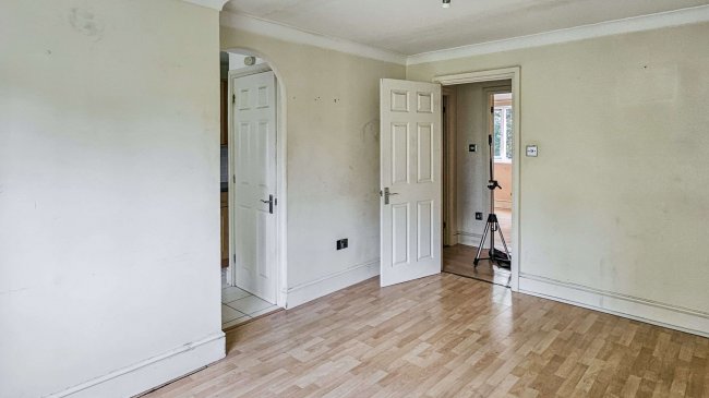 40 Scottwell Drive, Hendon, London, NW9 6QB 3