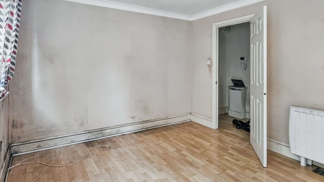 40 Scottwell Drive, Hendon, London, NW9 6QB 3