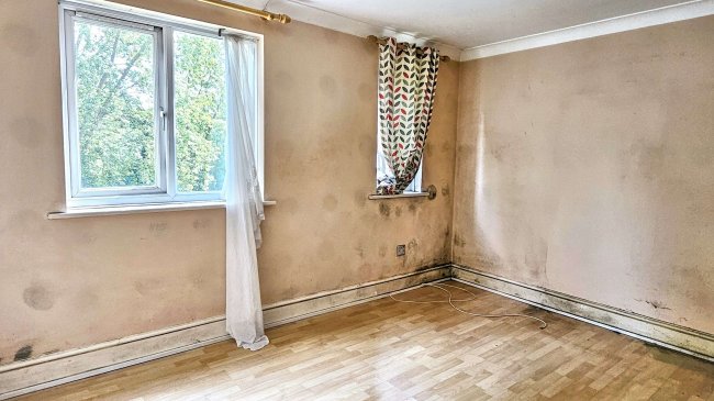 40 Scottwell Drive, Hendon, London, NW9 6QB 3