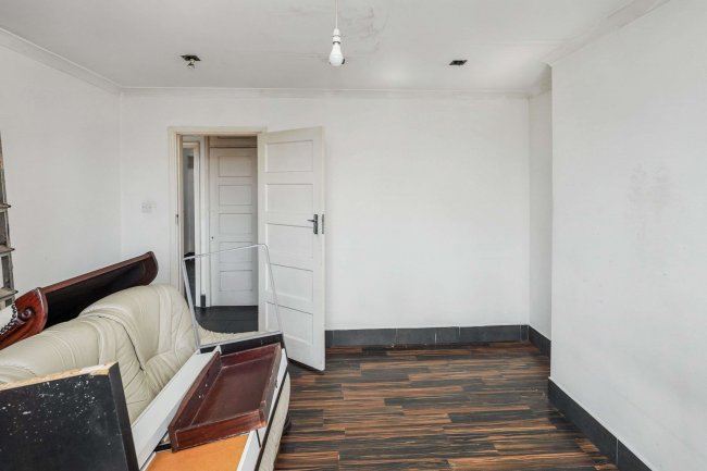 712D Kenton Road, Kenton, Harrow, HA3 9QX 3