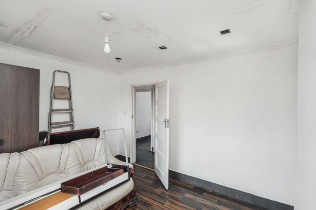 712D Kenton Road, Kenton, Harrow, HA3 9QX 3