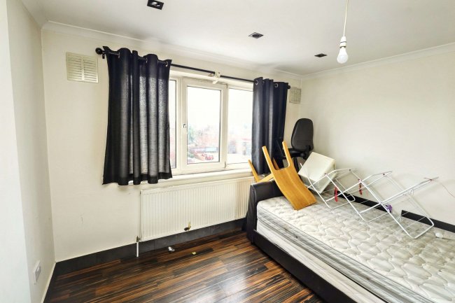 712D Kenton Road, Kenton, Harrow, HA3 9QX 3