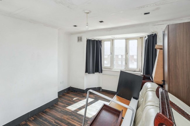 712D Kenton Road, Kenton, Harrow, HA3 9QX 3