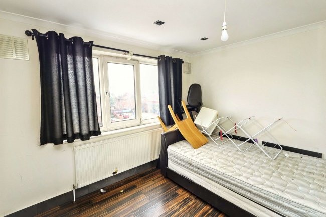 712D Kenton Road, Kenton, Harrow, HA3 9QX 3