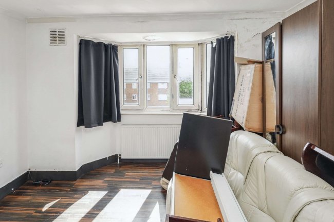 712D Kenton Road, Kenton, Harrow, HA3 9QX 3