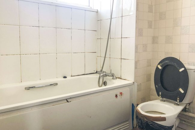 235 Gunville Road, Newport, Isle of Wight, PO30 5LU 1