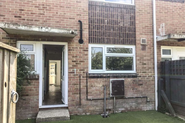 235 Gunville Road, Newport, Isle of Wight, PO30 5LU 1