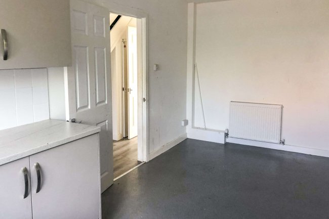 235 Gunville Road, Newport, Isle of Wight, PO30 5LU 1