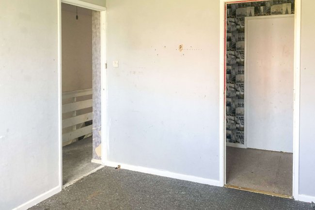 235 Gunville Road, Newport, Isle of Wight, PO30 5LU 1