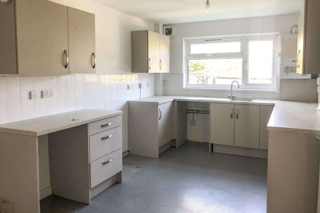 235 Gunville Road, Newport, Isle of Wight, PO30 5LU 1