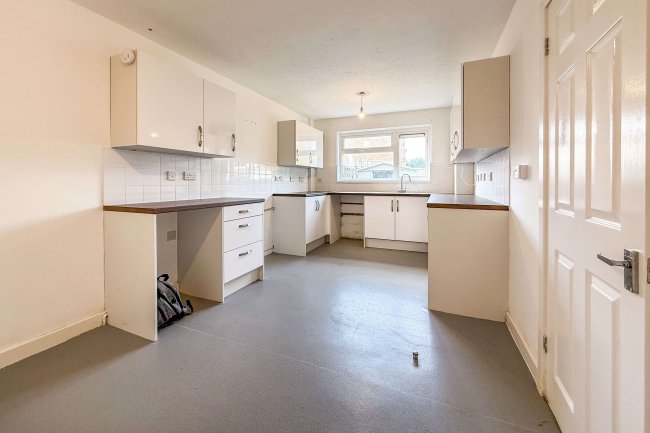 239 Gunville Road, Newport, Isle of Wight, PO30 5LU 2