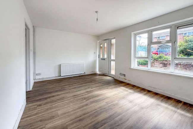 239 Gunville Road, Newport, Isle of Wight, PO30 5LU 2