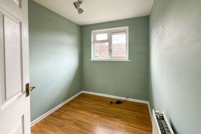 239 Gunville Road, Newport, Isle of Wight, PO30 5LU 2