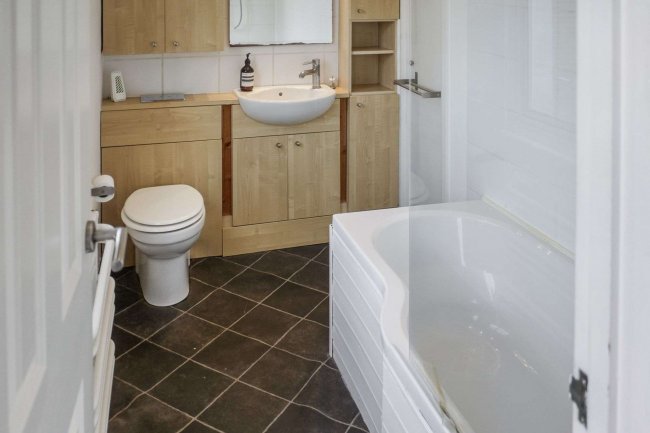 Flat B, 2E Blandfield Road, London, SW12 8BG 3