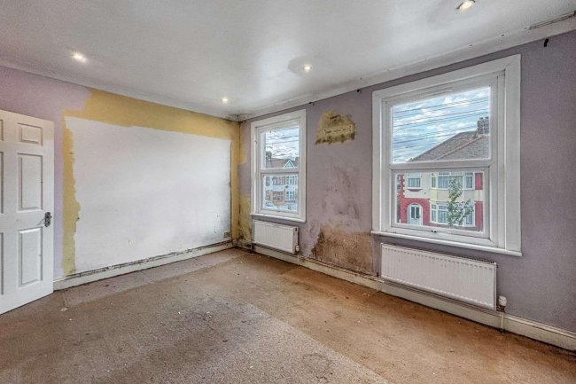 62 Cavendish Road, Edmonton, London N18 2LS 8