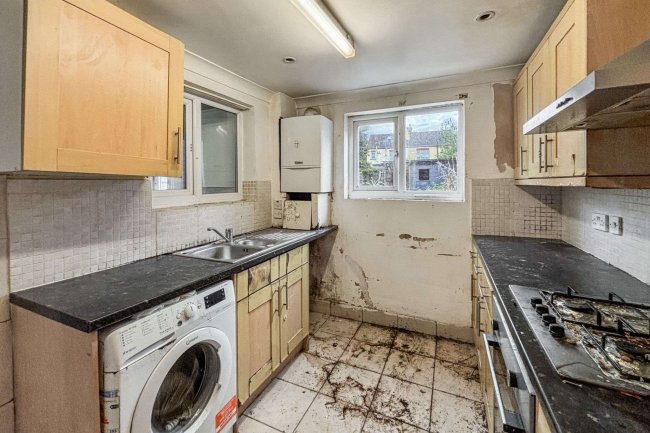 62 Cavendish Road, Edmonton, London N18 2LS 8