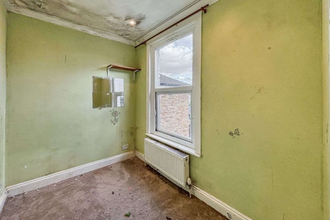 62 Cavendish Road, Edmonton, London N18 2LS 8